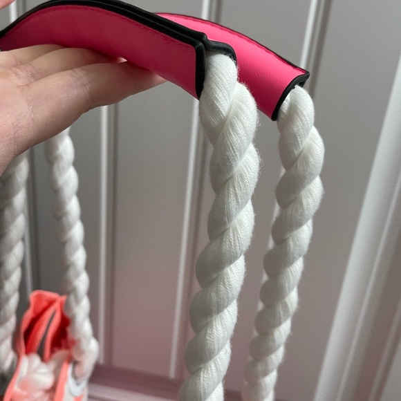 Large NWOT Victoria’s Secret striped beach bag - Picture 3 of 4